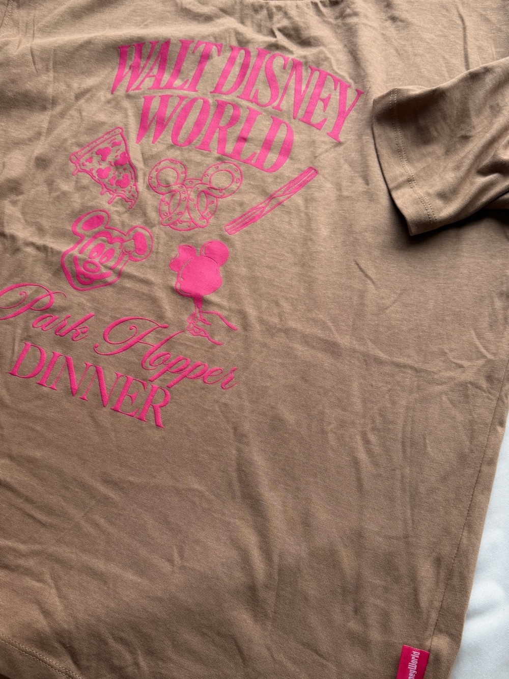 BNWT Adult Oversized Disney World Park Hopper Dinner tee